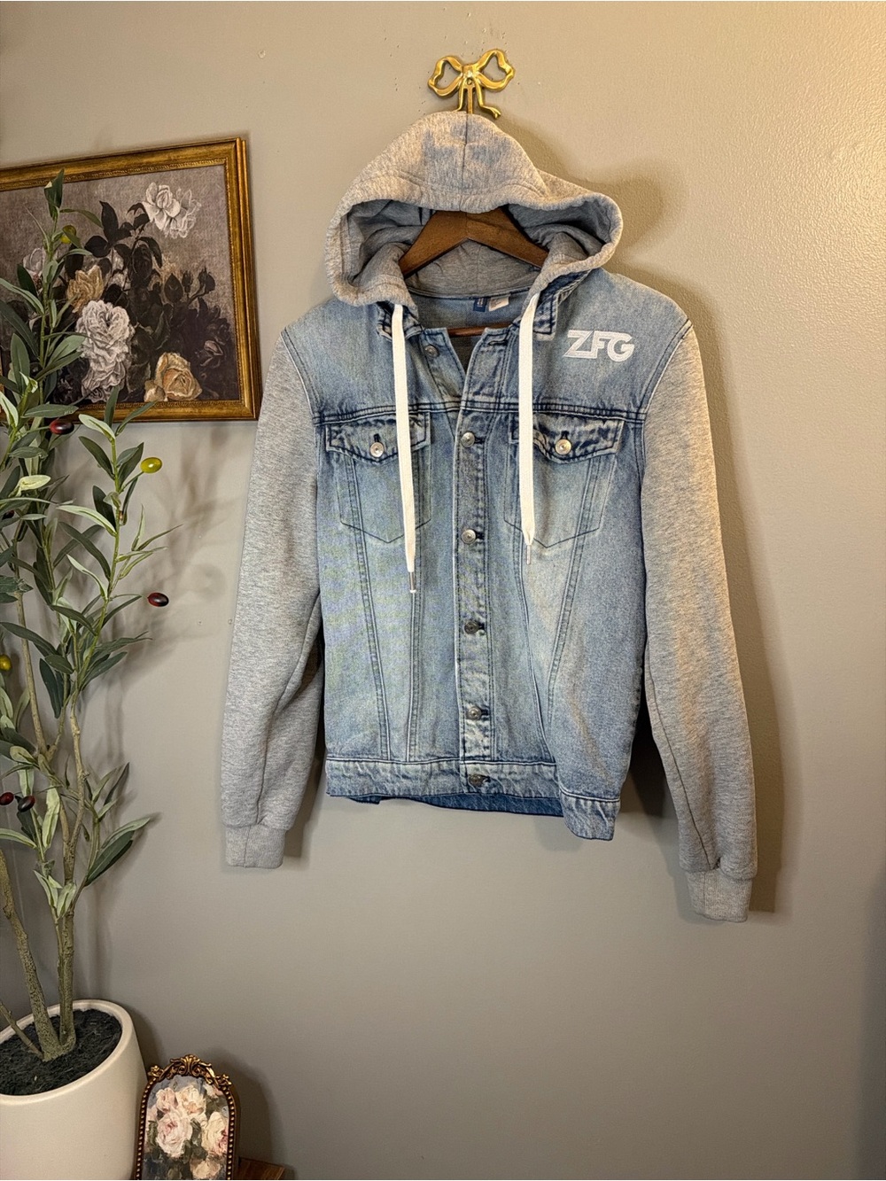 H&M Hooded Denim Jacket Medium Light Wash Gray Knit Sleeves ZFG Embroidered - Picture 2 of 7